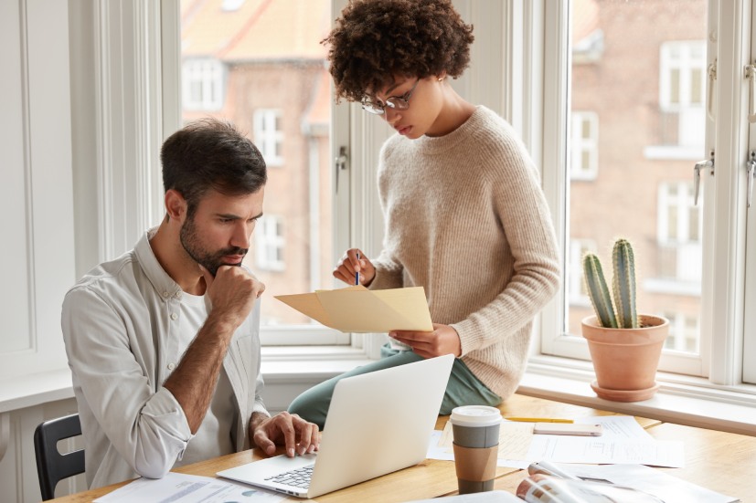 Combinar el trabajo en la oficina con el trabajo desde casa