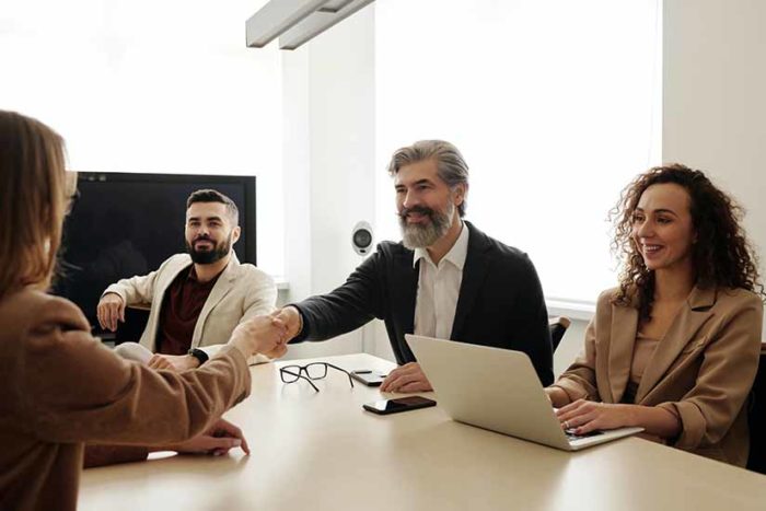 Si tienes intención de contratar un trabajador para tu empresa, debes conocer primero las normas legales para realizar la contratación